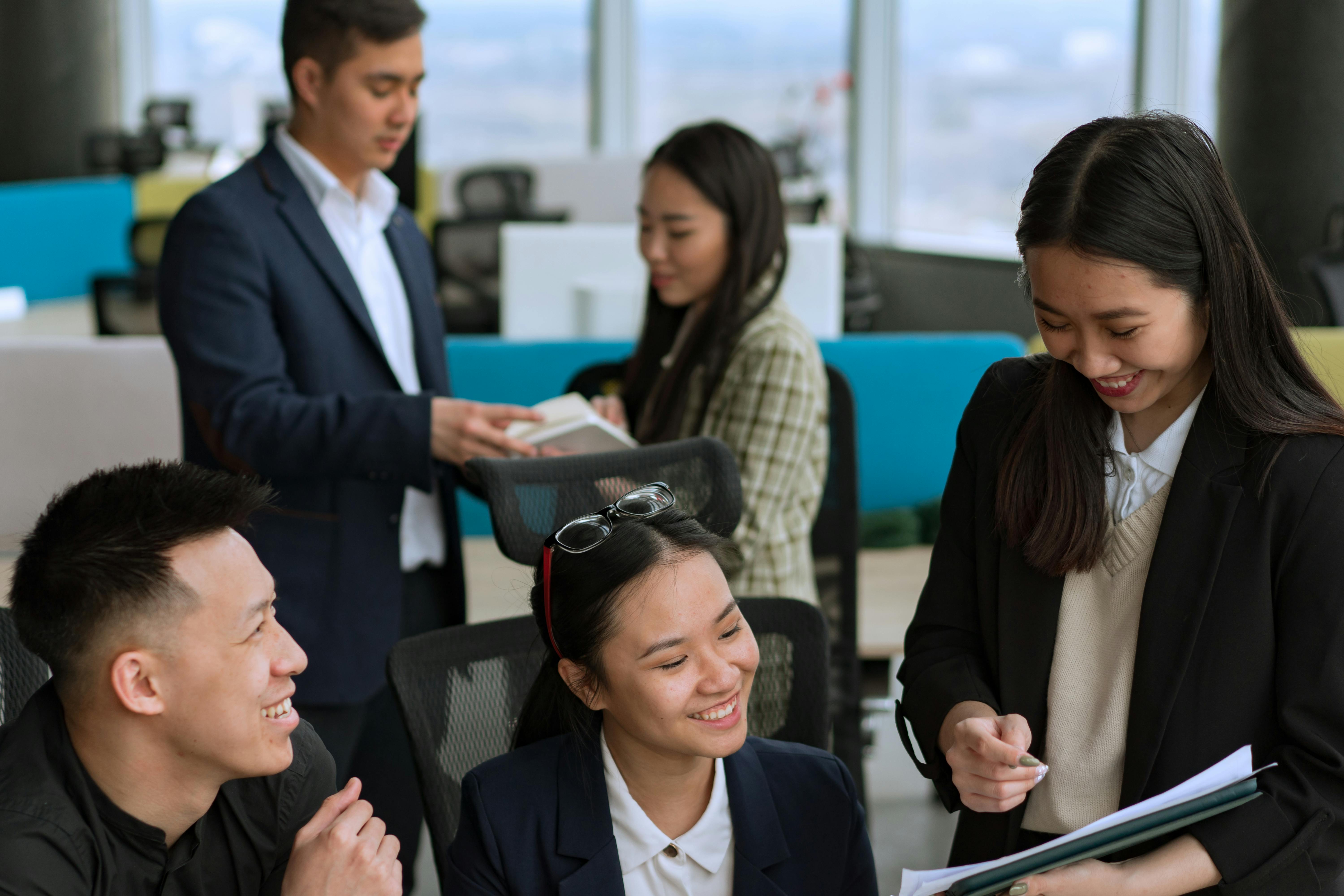 Chuyên gia Aidox tư vấn khách hàng
